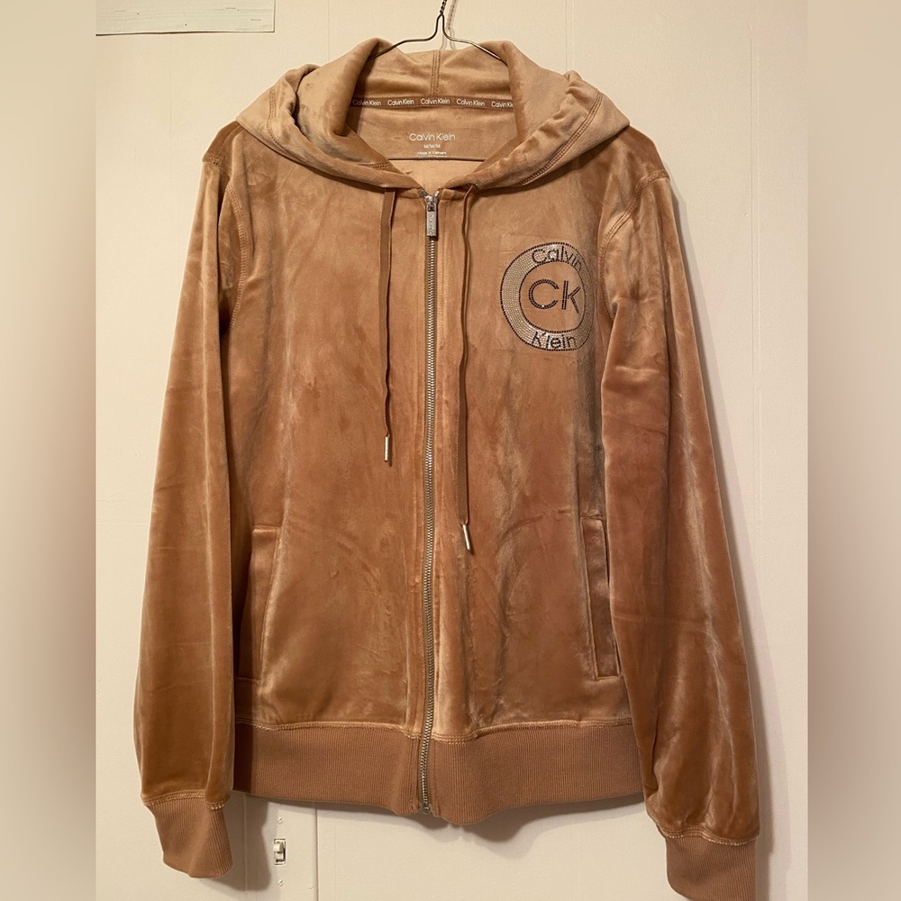 CALVIN KLEIN
Women's Rhinestone Logo
Velour Hoodie/M